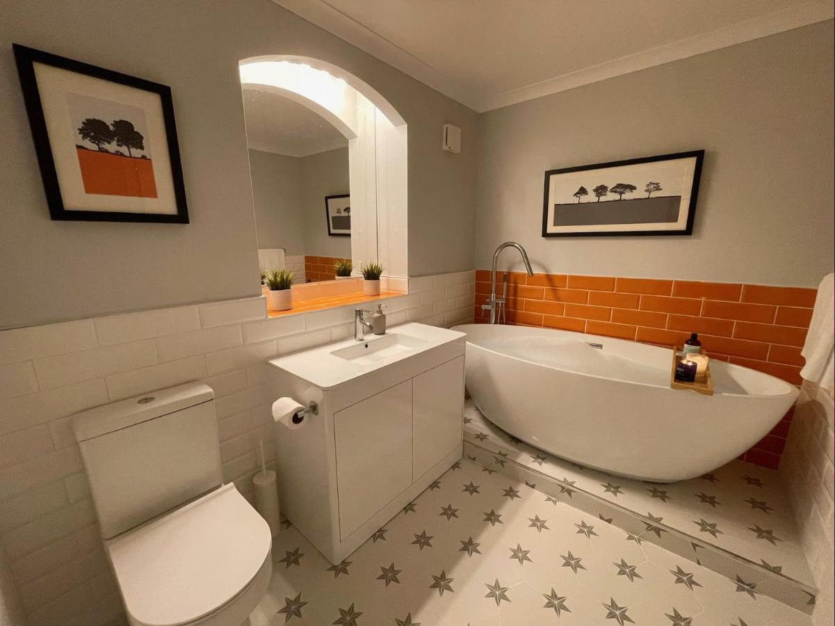 East Walls Apartment チチェスター エクステリア 写真
