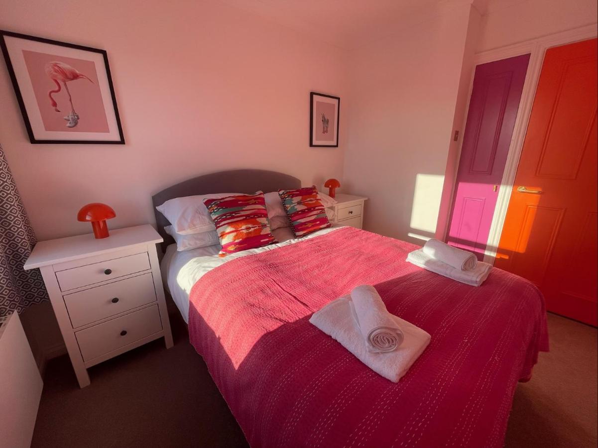 East Walls Apartment チチェスター エクステリア 写真