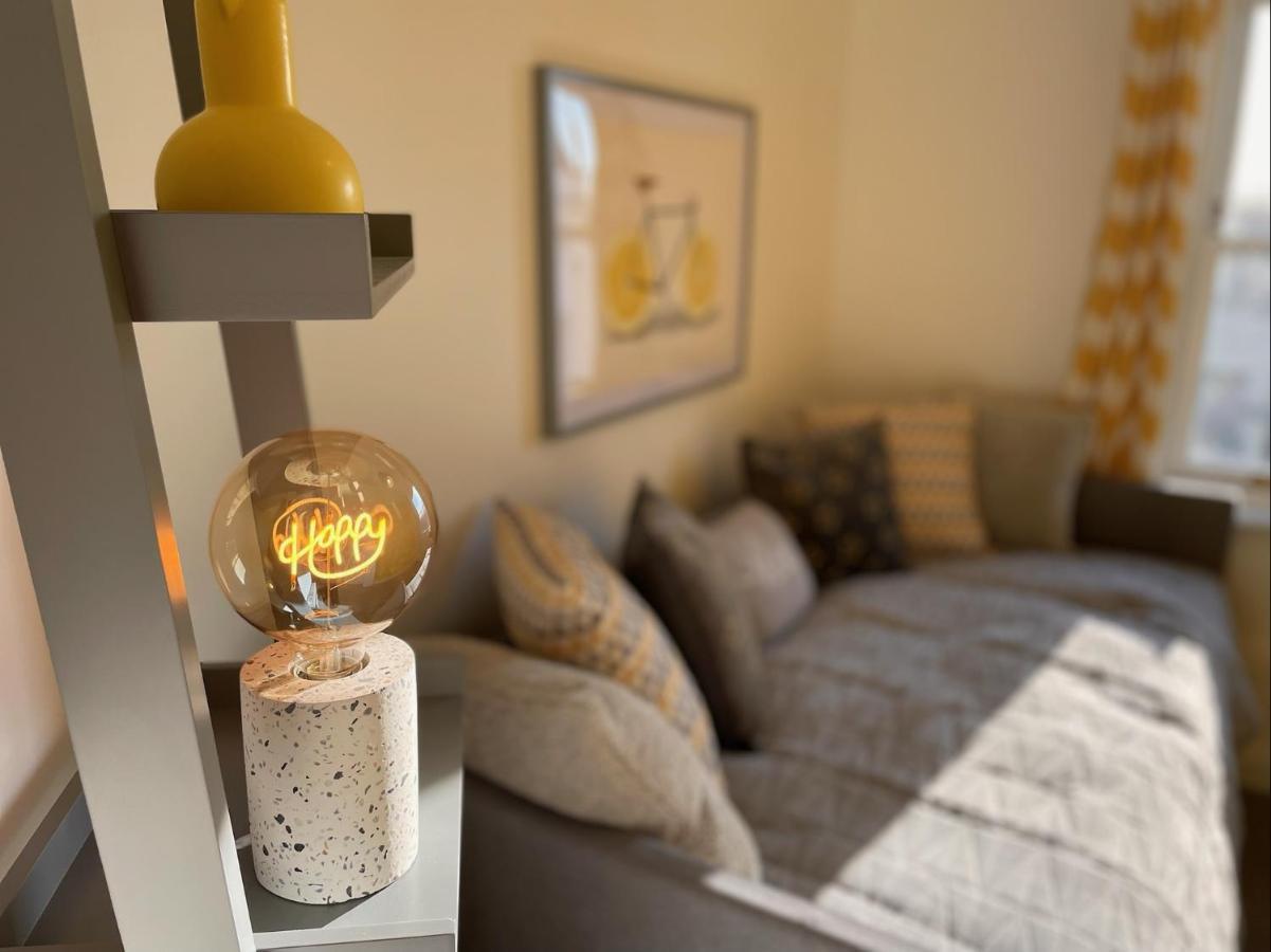East Walls Apartment チチェスター エクステリア 写真